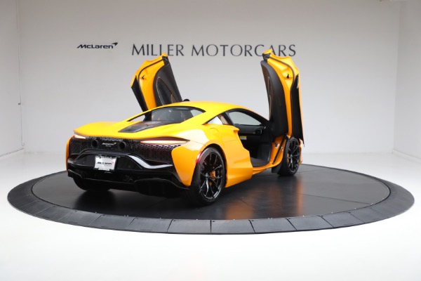 New 2024 McLaren Artura for sale $276,833 at Rolls-Royce Motor Cars Greenwich in Greenwich CT 06830 17