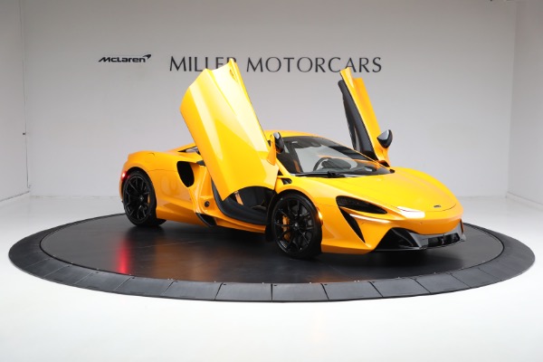 New 2024 McLaren Artura for sale $276,833 at Rolls-Royce Motor Cars Greenwich in Greenwich CT 06830 18
