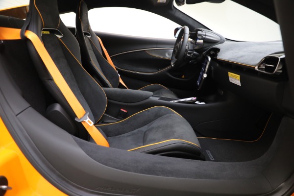 New 2024 McLaren Artura for sale $276,833 at Rolls-Royce Motor Cars Greenwich in Greenwich CT 06830 23