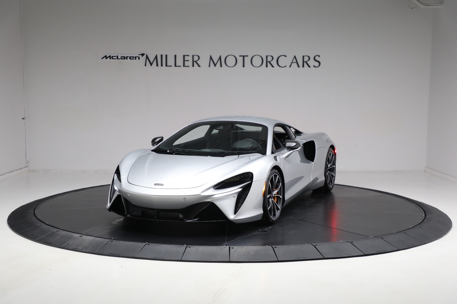New 2024 McLaren Artura TechLux for sale $291,233 at Rolls-Royce Motor Cars Greenwich in Greenwich CT 06830 1