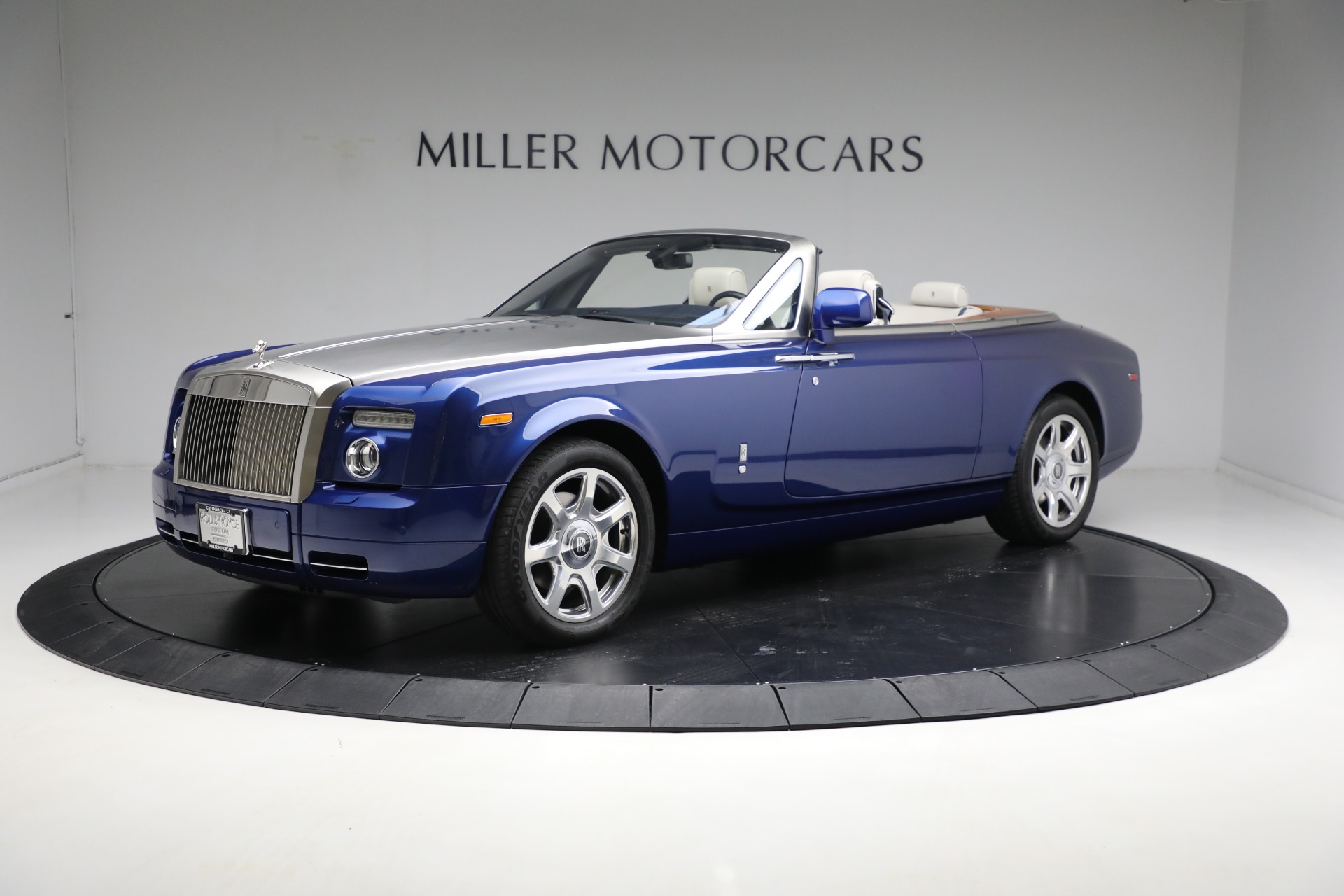 Used 2010 Rolls-Royce Phantom Drophead Coupe for sale $199,900 at Rolls-Royce Motor Cars Greenwich in Greenwich CT 06830 1