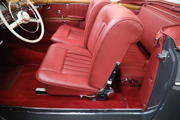Used 1959 Mercedes Benz 220 S Ponton Cabriolet for sale $229,900 at Rolls-Royce Motor Cars Greenwich in Greenwich CT 06830 13