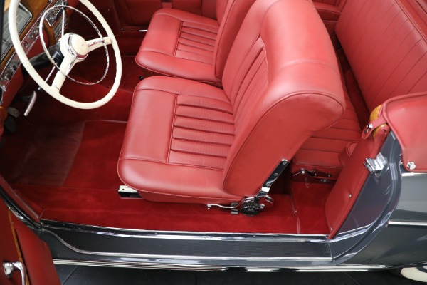 Used 1959 Mercedes Benz 220 S Ponton Cabriolet for sale $229,900 at Rolls-Royce Motor Cars Greenwich in Greenwich CT 06830 17