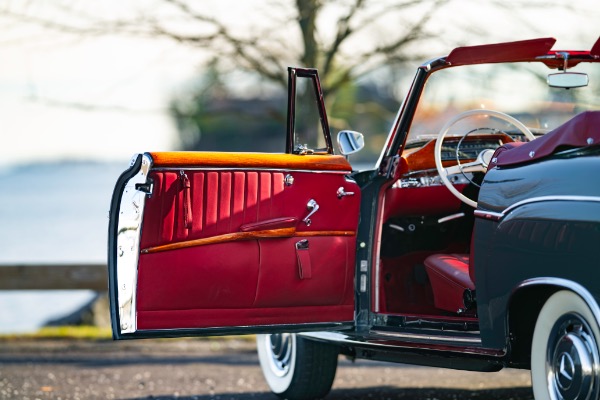 Used 1959 Mercedes Benz 220 S Ponton Cabriolet for sale $229,900 at Rolls-Royce Motor Cars Greenwich in Greenwich CT 06830 17