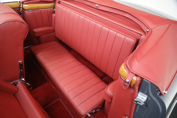 Used 1959 Mercedes Benz 220 S Ponton Cabriolet for sale $229,900 at Rolls-Royce Motor Cars Greenwich in Greenwich CT 06830 20