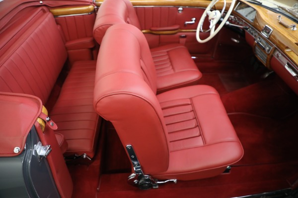 Used 1959 Mercedes Benz 220 S Ponton Cabriolet for sale $229,900 at Rolls-Royce Motor Cars Greenwich in Greenwich CT 06830 21