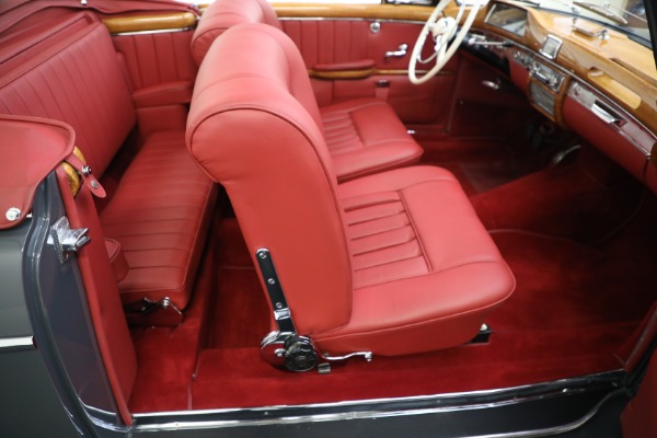 Used 1959 Mercedes Benz 220 S Ponton Cabriolet for sale $229,900 at Rolls-Royce Motor Cars Greenwich in Greenwich CT 06830 24