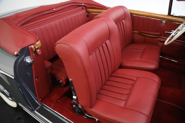 Used 1959 Mercedes Benz 220 S Ponton Cabriolet for sale $229,900 at Rolls-Royce Motor Cars Greenwich in Greenwich CT 06830 25