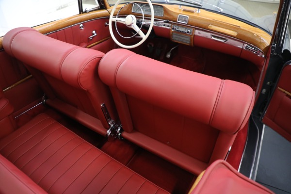 Used 1959 Mercedes Benz 220 S Ponton Cabriolet for sale $229,900 at Rolls-Royce Motor Cars Greenwich in Greenwich CT 06830 26