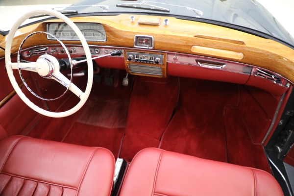 Used 1959 Mercedes Benz 220 S Ponton Cabriolet for sale $229,900 at Rolls-Royce Motor Cars Greenwich in Greenwich CT 06830 27