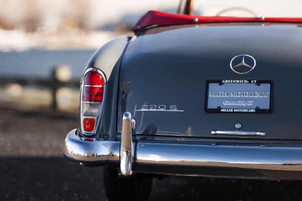 Used 1959 Mercedes-Benz 220 S Ponton Cabriolet for sale $189,900 at Rolls-Royce Motor Cars Greenwich in Greenwich CT 06830 9