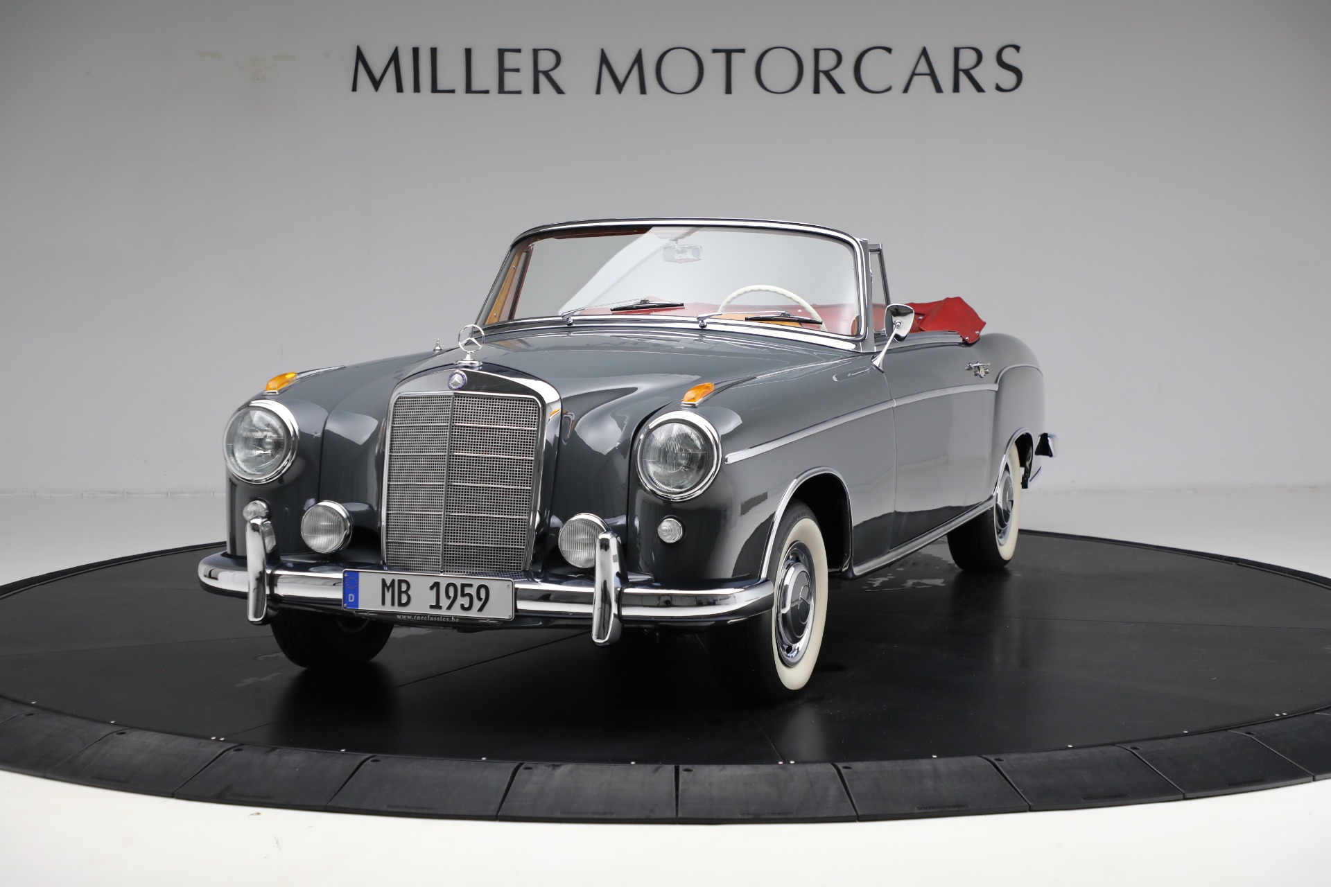 Used 1959 Mercedes-Benz 220 S Ponton Cabriolet for sale $189,900 at Rolls-Royce Motor Cars Greenwich in Greenwich CT 06830 1