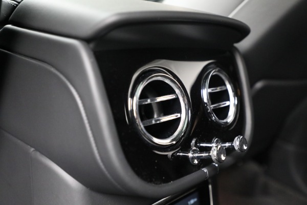 New 2024 Bentley Bentayga Hybrid for sale Sold at Rolls-Royce Motor Cars Greenwich in Greenwich CT 06830 26