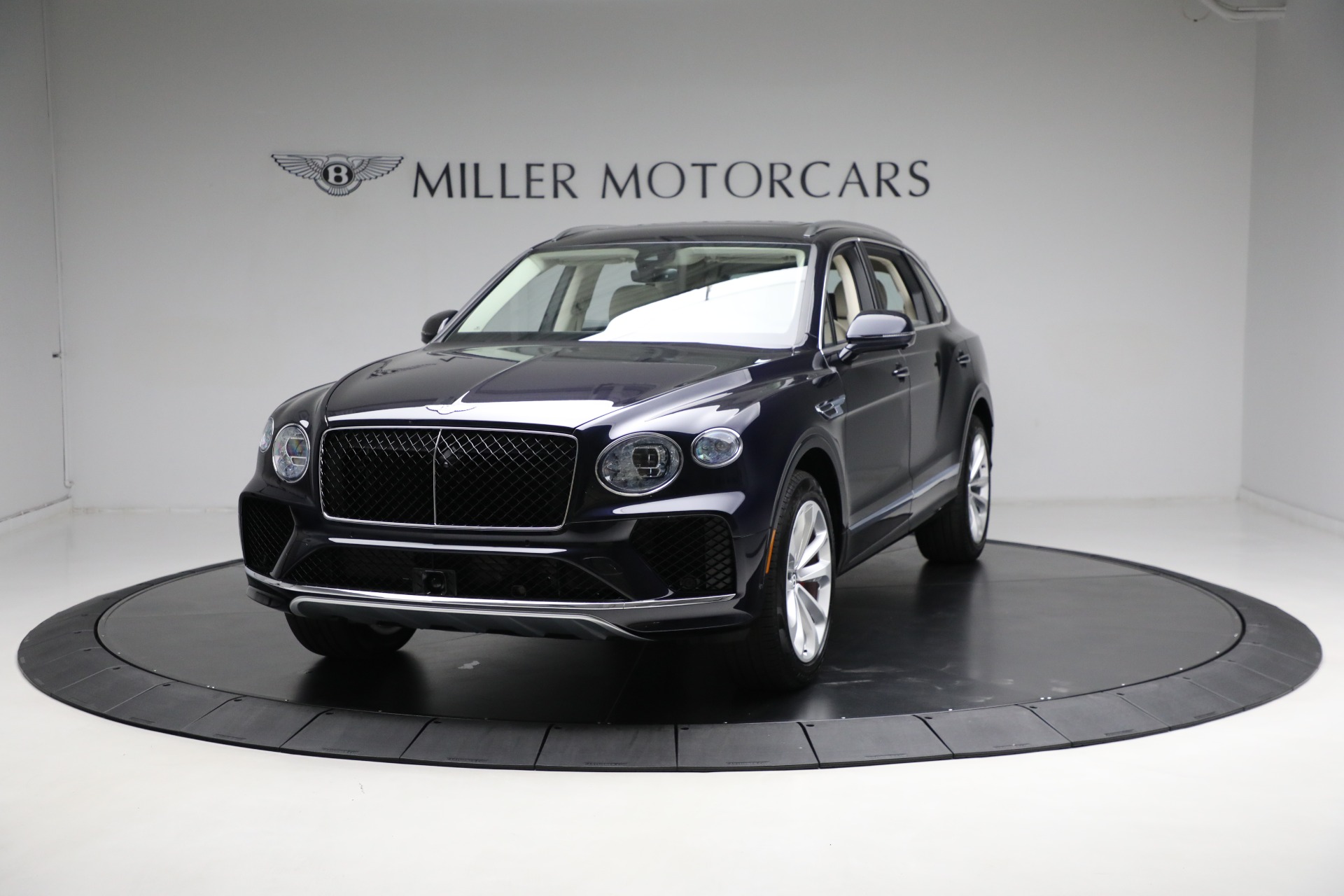 Used 2024 Bentley Bentayga EWB V8 for sale $204,900 at Rolls-Royce Motor Cars Greenwich in Greenwich CT 06830 1