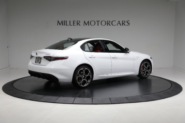 New 2024 Alfa Romeo Giulia Veloce for sale $56,710 at Rolls-Royce Motor Cars Greenwich in Greenwich CT 06830 17