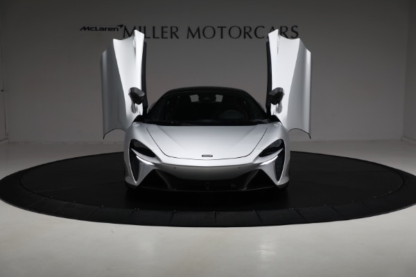 New 2023 McLaren Artura Vision for sale Sold at Rolls-Royce Motor Cars Greenwich in Greenwich CT 06830 20