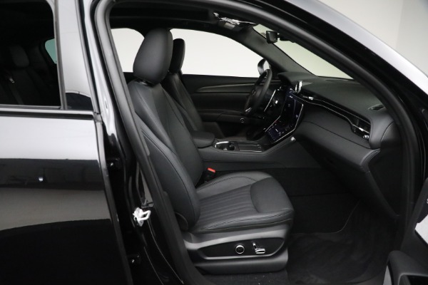 New 2024 Maserati Grecale GT for sale Sold at Rolls-Royce Motor Cars Greenwich in Greenwich CT 06830 28