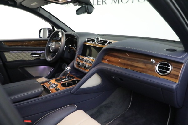 Used 2021 Bentley Bentayga V8 for sale Sold at Rolls-Royce Motor Cars Greenwich in Greenwich CT 06830 18