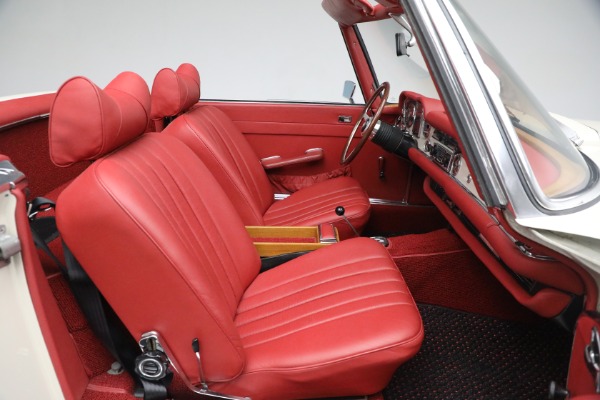 Used 1970 Mercedes-Benz 280 SL for sale Sold at Rolls-Royce Motor Cars Greenwich in Greenwich CT 06830 24