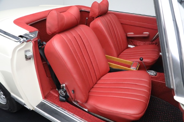 Used 1970 Mercedes-Benz 280 SL for sale Sold at Rolls-Royce Motor Cars Greenwich in Greenwich CT 06830 25