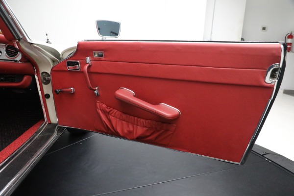 Used 1970 Mercedes-Benz 280 SL for sale Sold at Rolls-Royce Motor Cars Greenwich in Greenwich CT 06830 26