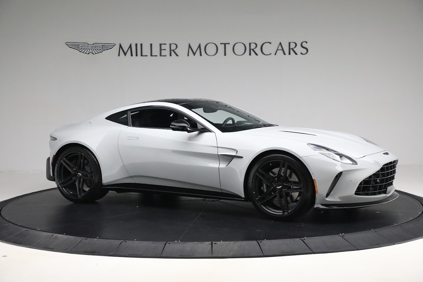 New 2025 Aston Martin Vantage for sale Sold at Rolls-Royce Motor Cars Greenwich in Greenwich CT 06830 9