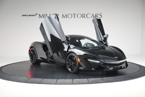 New 2025 McLaren Artura TechLux for sale Sold at Rolls-Royce Motor Cars Greenwich in Greenwich CT 06830 17