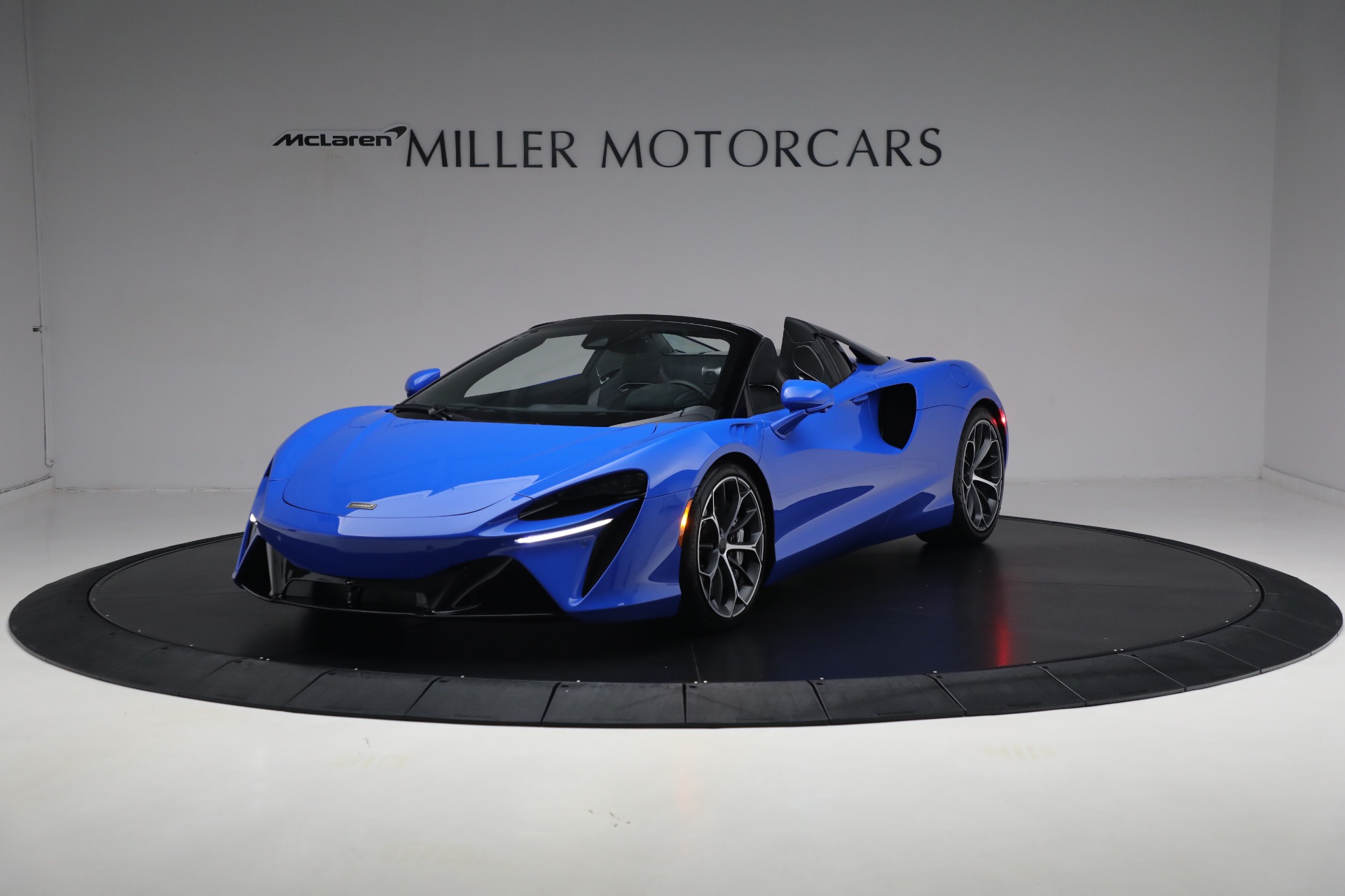New 2025 McLaren Artura Spider Performance for sale $329,718 at Rolls-Royce Motor Cars Greenwich in Greenwich CT 06830 1