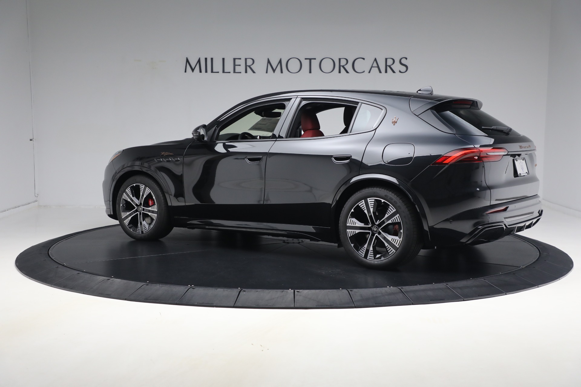 New 2025 Maserati Grecale Folgore for sale $93,900 at Rolls-Royce Motor Cars Greenwich in Greenwich CT 06830 10