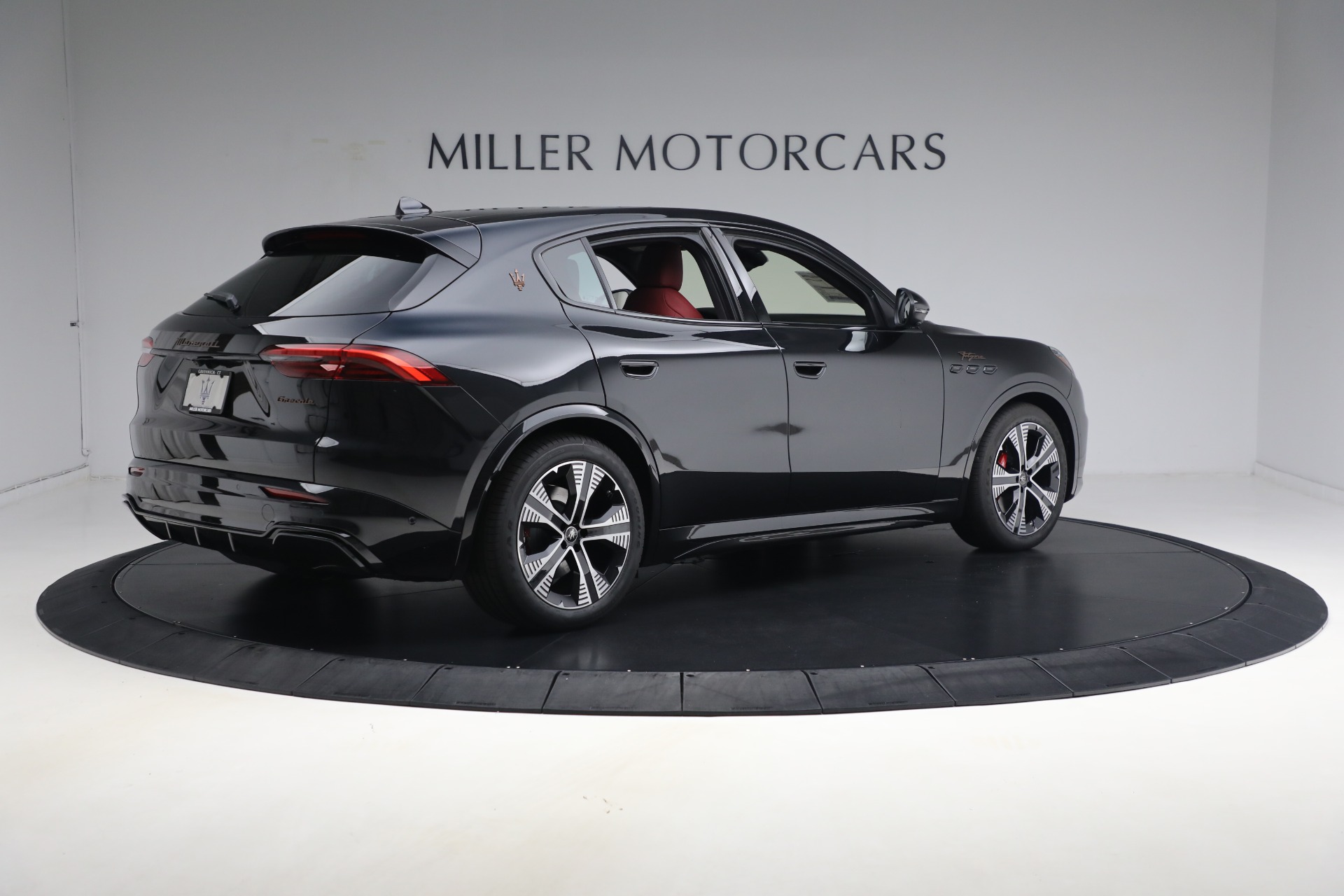 New 2025 Maserati Grecale Folgore for sale $93,900 at Rolls-Royce Motor Cars Greenwich in Greenwich CT 06830 17