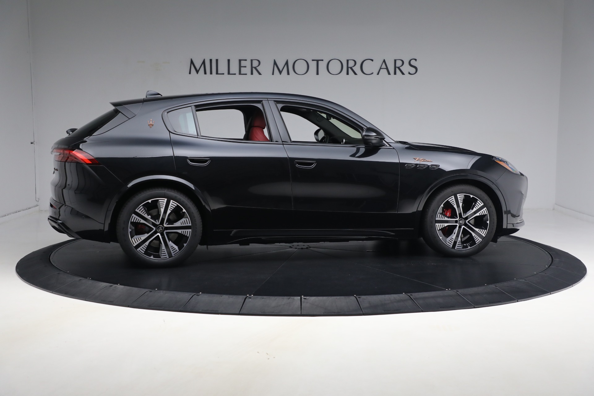 New 2025 Maserati Grecale Folgore for sale $93,900 at Rolls-Royce Motor Cars Greenwich in Greenwich CT 06830 20