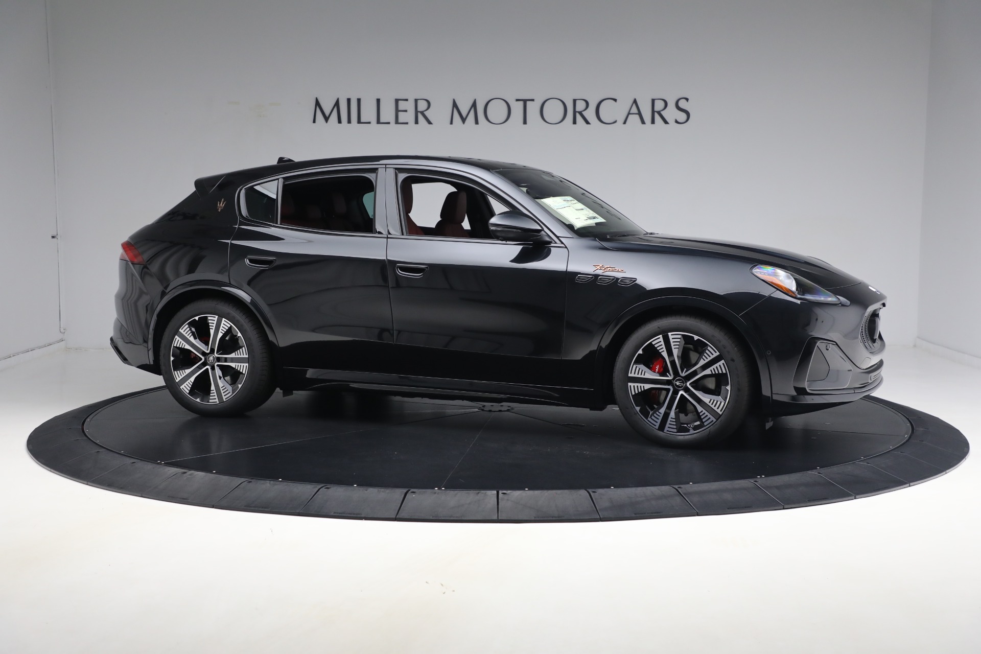 New 2025 Maserati Grecale Folgore for sale $93,900 at Rolls-Royce Motor Cars Greenwich in Greenwich CT 06830 23