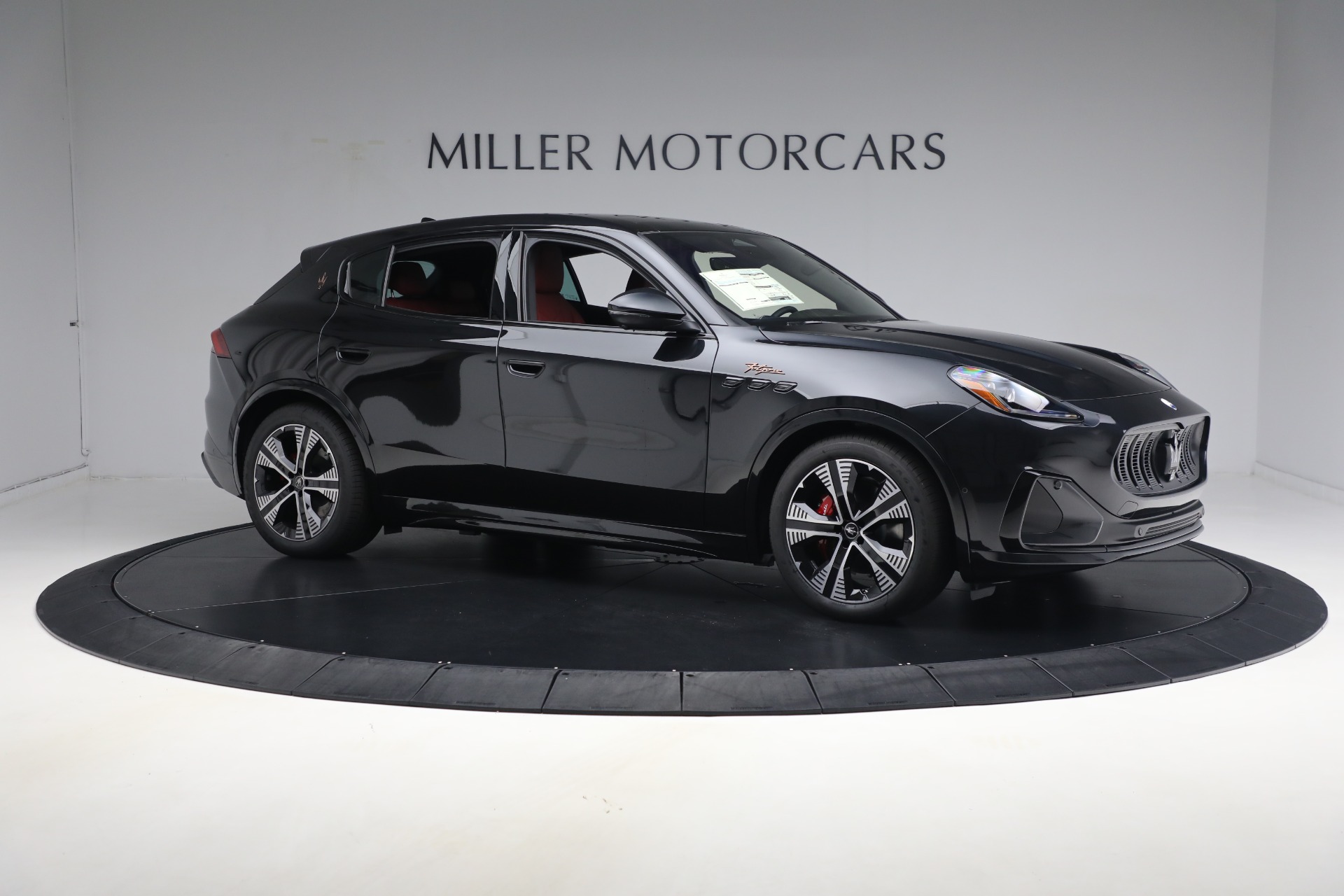 New 2025 Maserati Grecale Folgore for sale $93,900 at Rolls-Royce Motor Cars Greenwich in Greenwich CT 06830 24