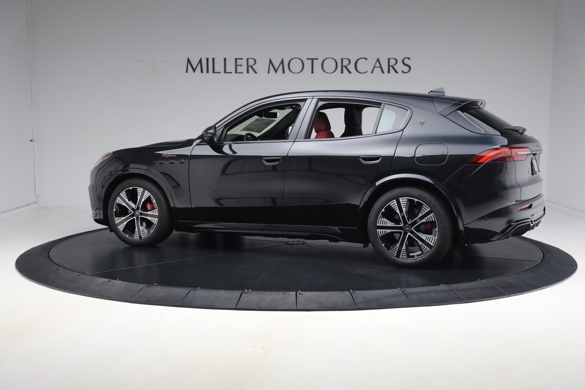 New 2025 Maserati Grecale Folgore for sale $93,900 at Rolls-Royce Motor Cars Greenwich in Greenwich CT 06830 9