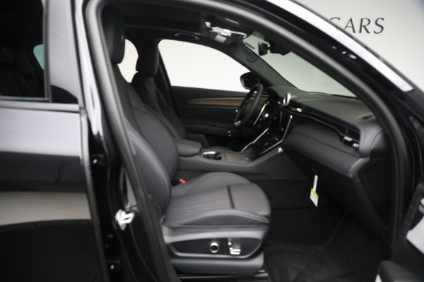 New 2025 Maserati Grecale Folgore for sale $102,900 at Rolls-Royce Motor Cars Greenwich in Greenwich CT 06830 16