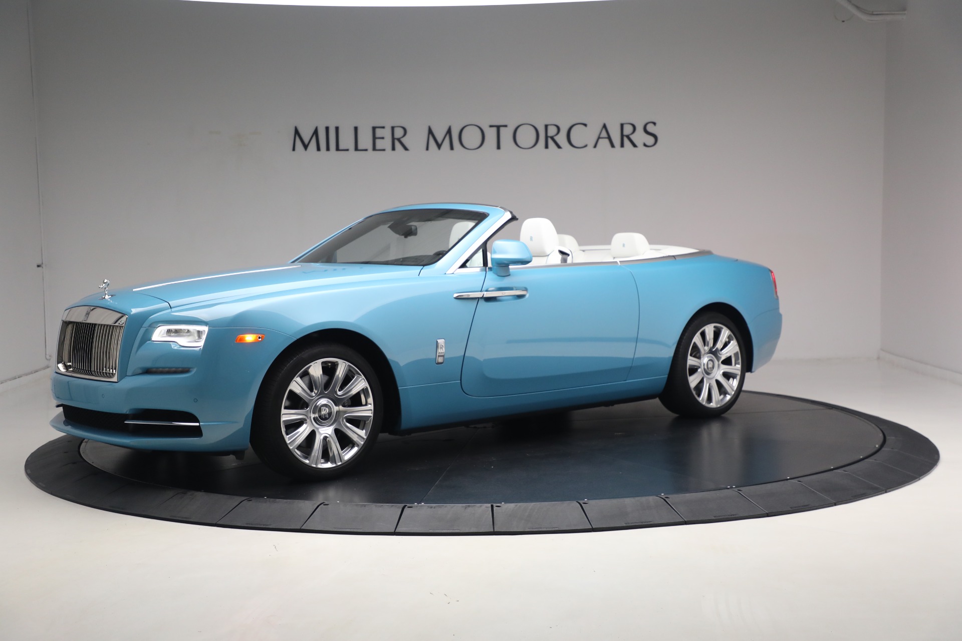 Used 2018 Rolls-Royce Dawn for sale Sold at Rolls-Royce Motor Cars Greenwich in Greenwich CT 06830 1