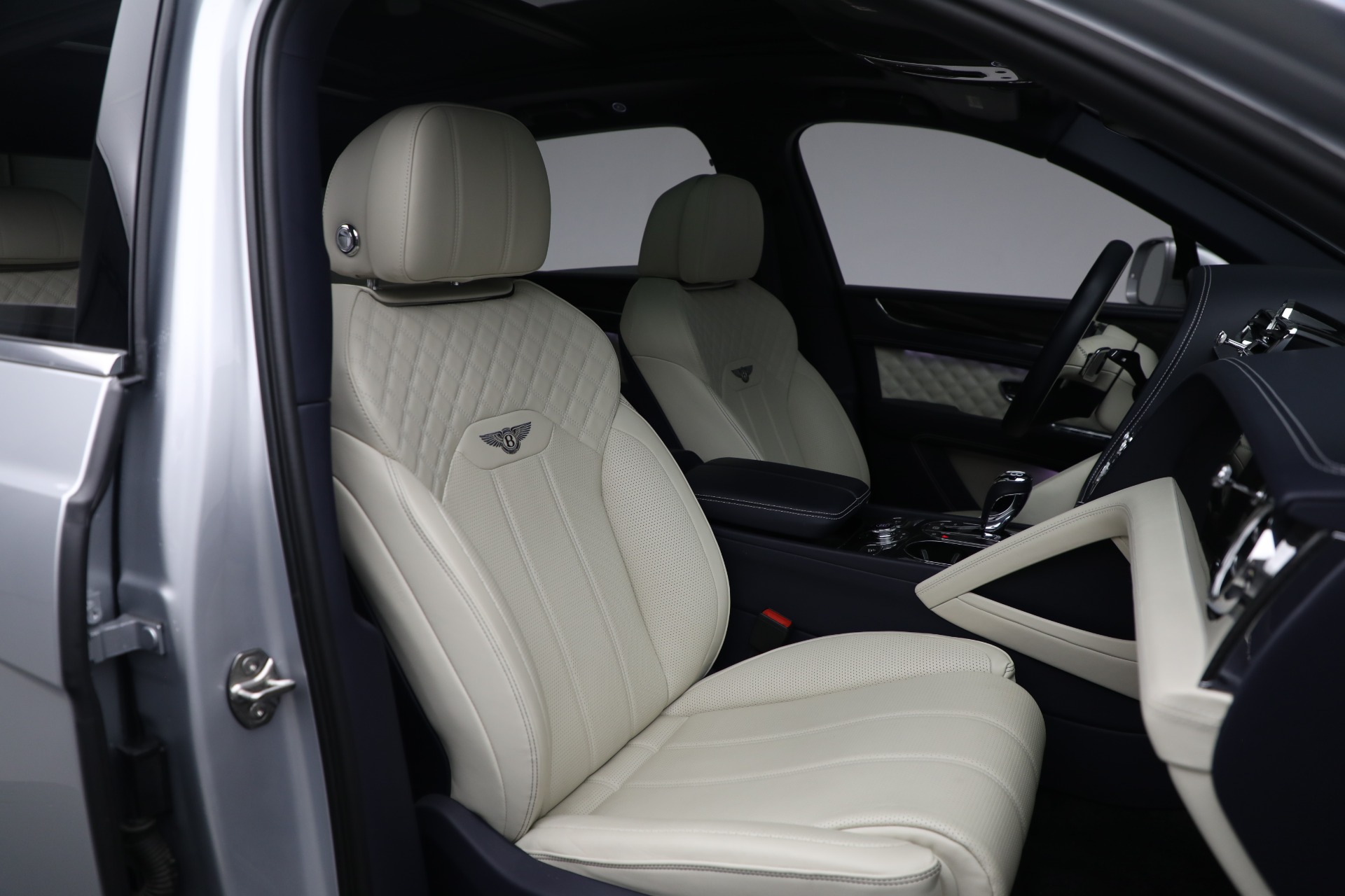 Used 2021 Bentley Bentayga V8 for sale Sold at Rolls-Royce Motor Cars Greenwich in Greenwich CT 06830 23