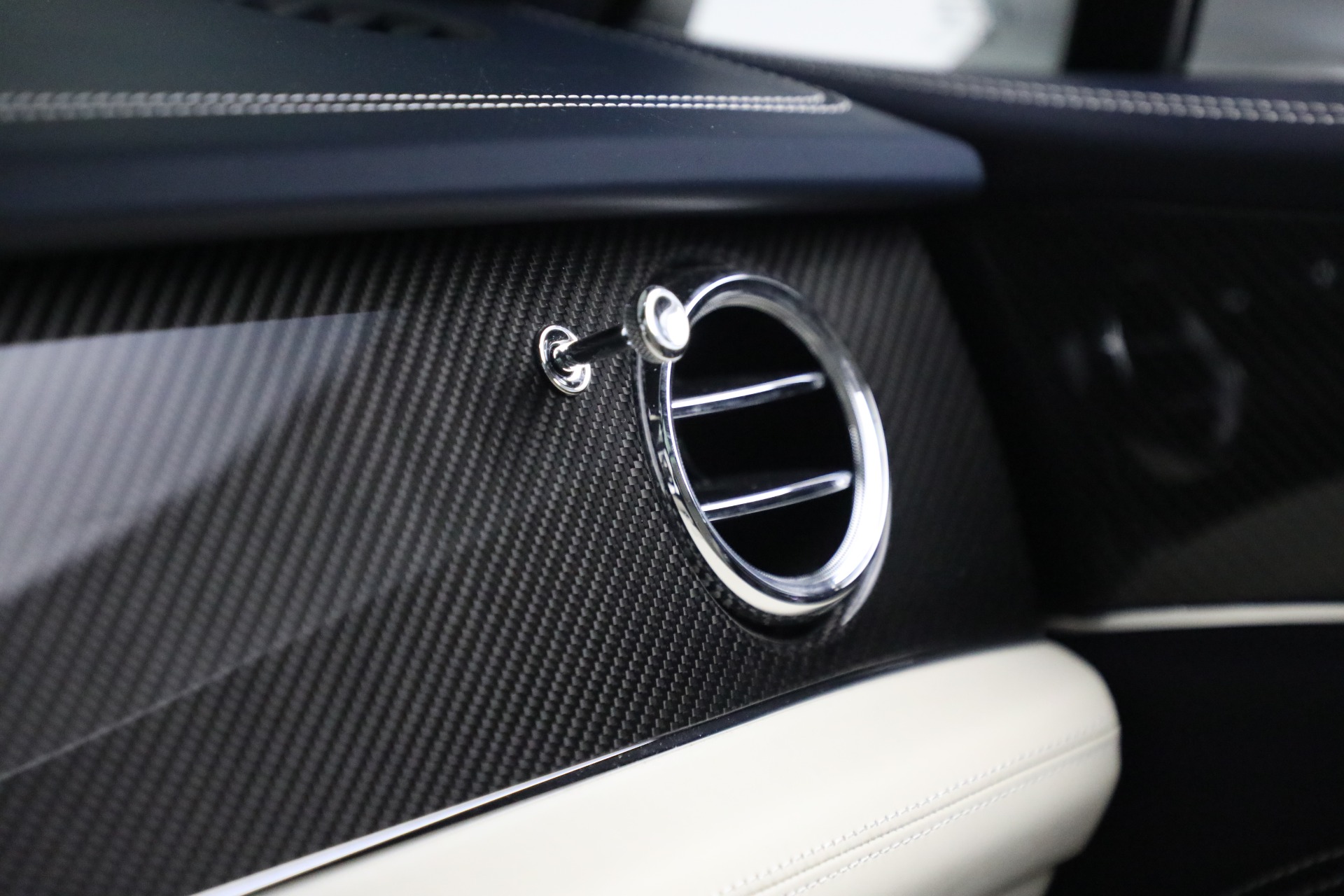 Used 2021 Bentley Bentayga V8 for sale Sold at Rolls-Royce Motor Cars Greenwich in Greenwich CT 06830 27