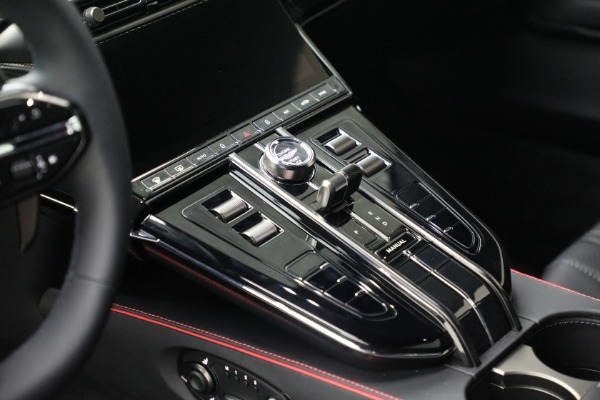 New 2025 Aston Martin Vantage for sale $235,300 at Rolls-Royce Motor Cars Greenwich in Greenwich CT 06830 19