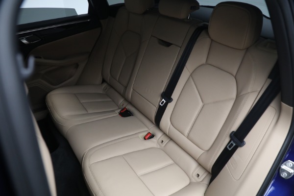 Used 2023 Porsche Macan S for sale Sold at Rolls-Royce Motor Cars Greenwich in Greenwich CT 06830 18