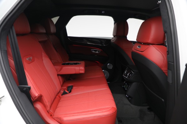 New 2025 Bentley Bentayga V8 for sale $267,820 at Rolls-Royce Motor Cars Greenwich in Greenwich CT 06830 24