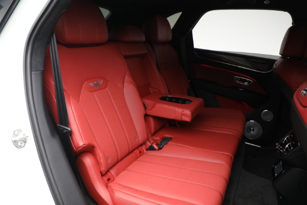 New 2025 Bentley Bentayga V8 for sale $267,820 at Rolls-Royce Motor Cars Greenwich in Greenwich CT 06830 25