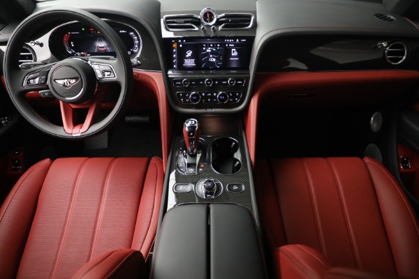 New 2025 Bentley Bentayga V8 for sale $267,820 at Rolls-Royce Motor Cars Greenwich in Greenwich CT 06830 27