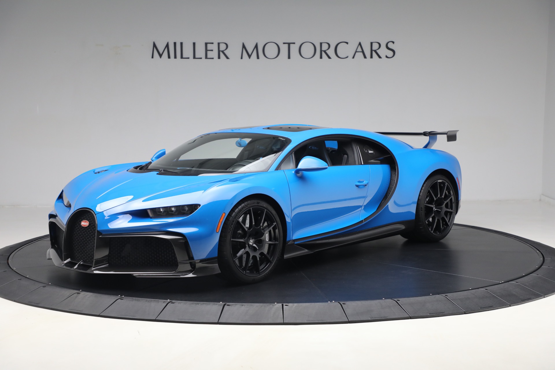 Used 2021 Bugatti Chiron Pur Sport for sale Call for price at Rolls-Royce Motor Cars Greenwich in Greenwich CT 06830 1