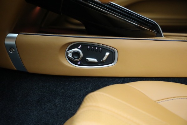 New 2025 Aston Martin Vantage for sale $243,200 at Rolls-Royce Motor Cars Greenwich in Greenwich CT 06830 20
