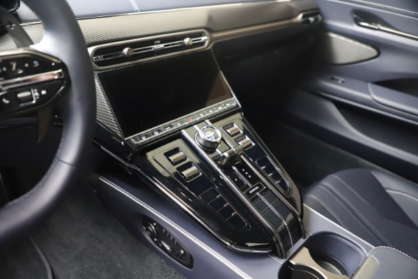 New 2025 Aston Martin Vantage for sale $243,000 at Rolls-Royce Motor Cars Greenwich in Greenwich CT 06830 20