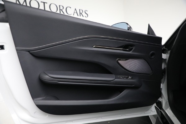 New 2025 Aston Martin Vantage for sale $252,500 at Rolls-Royce Motor Cars Greenwich in Greenwich CT 06830 13