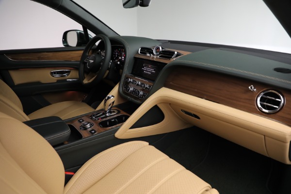 New 2025 Bentley Bentayga V8 for sale $249,525 at Rolls-Royce Motor Cars Greenwich in Greenwich CT 06830 24