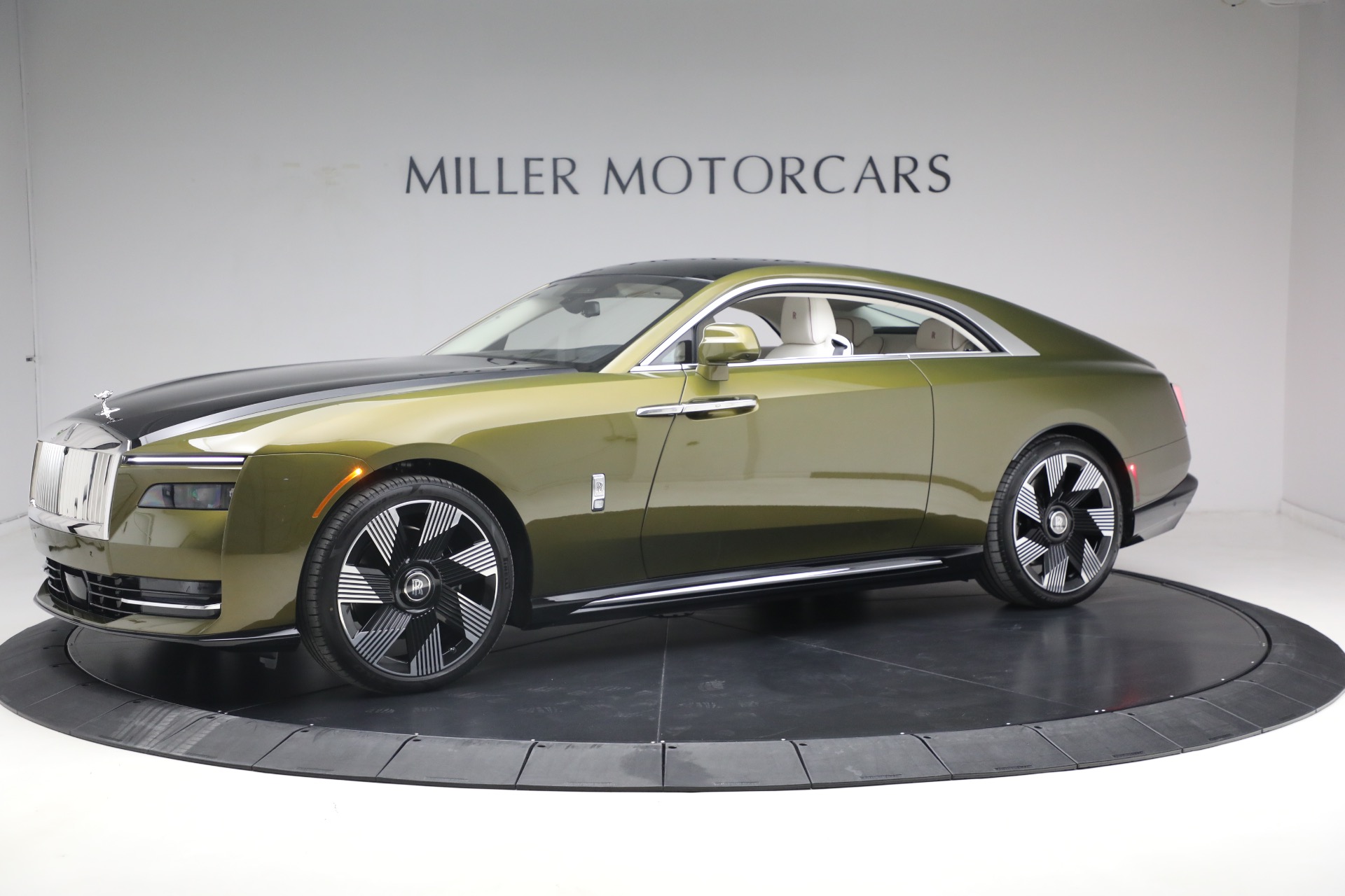 Used 2025 Rolls-Royce Spectre for sale $409,900 at Rolls-Royce Motor Cars Greenwich in Greenwich CT 06830 1