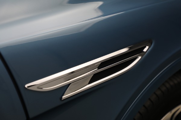 Used 2024 Bentley Bentayga Azure V8 for sale Sold at Rolls-Royce Motor Cars Greenwich in Greenwich CT 06830 11